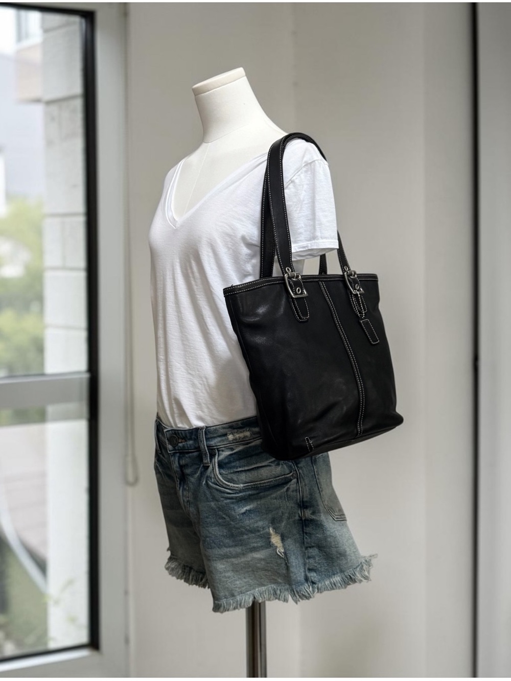 Authentic Coach Hampton Classic Black Leather Bag with Contrast Stitching! - Picture 12 of 12
